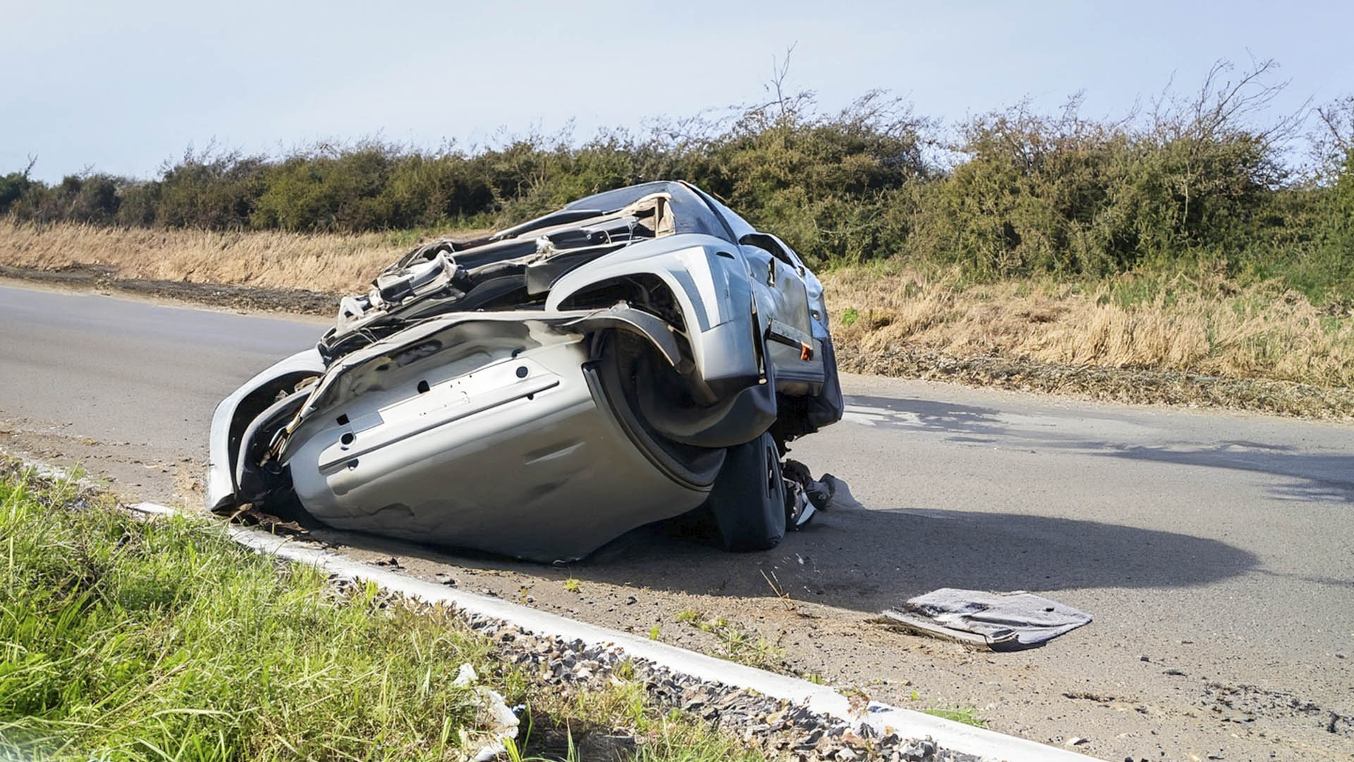Consideran ‘conductor’ de un vehículo a efectos del seguro al copiloto que gira bruscamente el volante provocando la salida de la vía