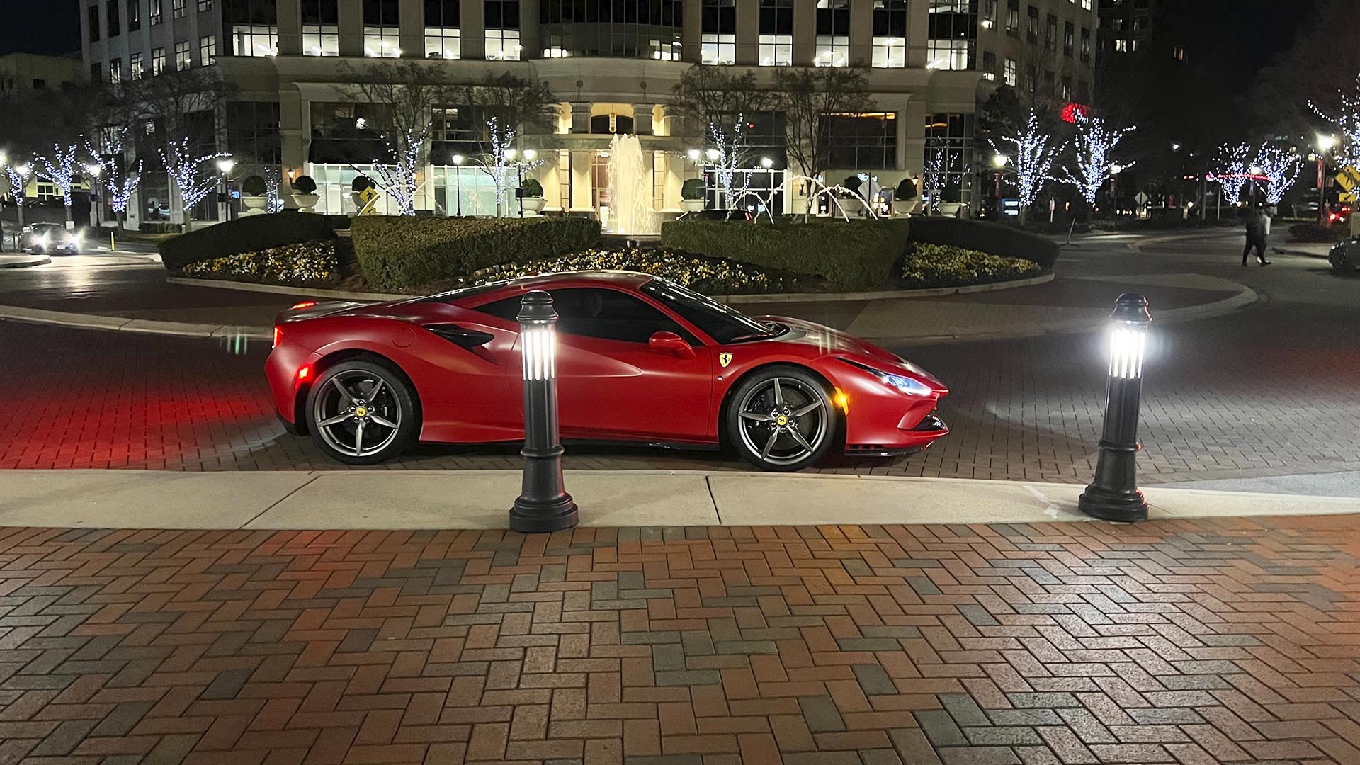 Se exime al dueño de un negocio de compraventa de vehículos de pagar más de dos millones a Ferrari por tunear un coche